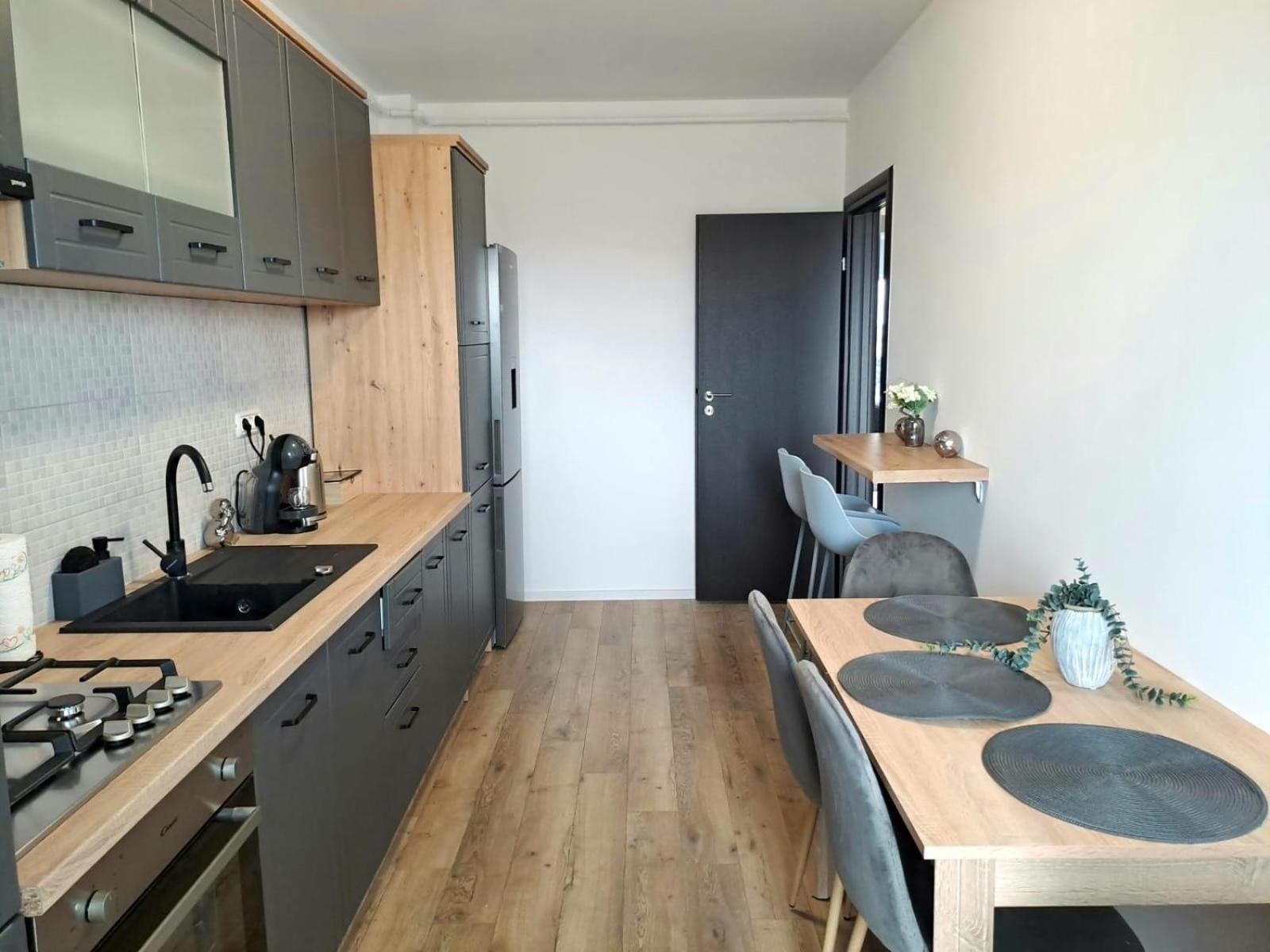 Mountain Breeze Luxury Apartment Ac & Parcare Privata Μπρασόβ Εξωτερικό φωτογραφία